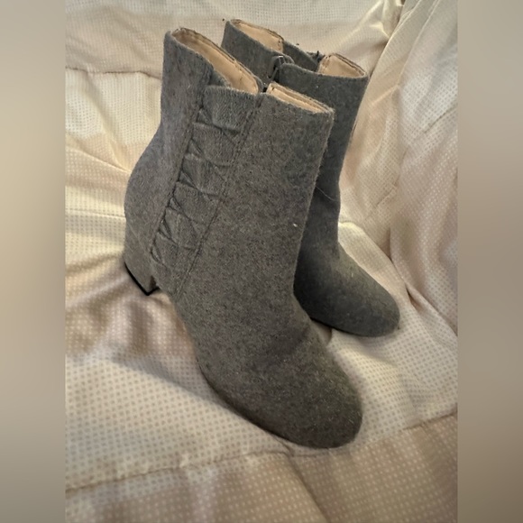 Nine West Booties in Gray size 7.5 - Picture 6 of 13